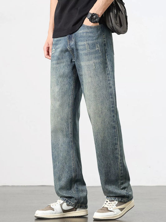 Men's washed wide-leg jeans in vintage blue denim, front details with belt loops and fly