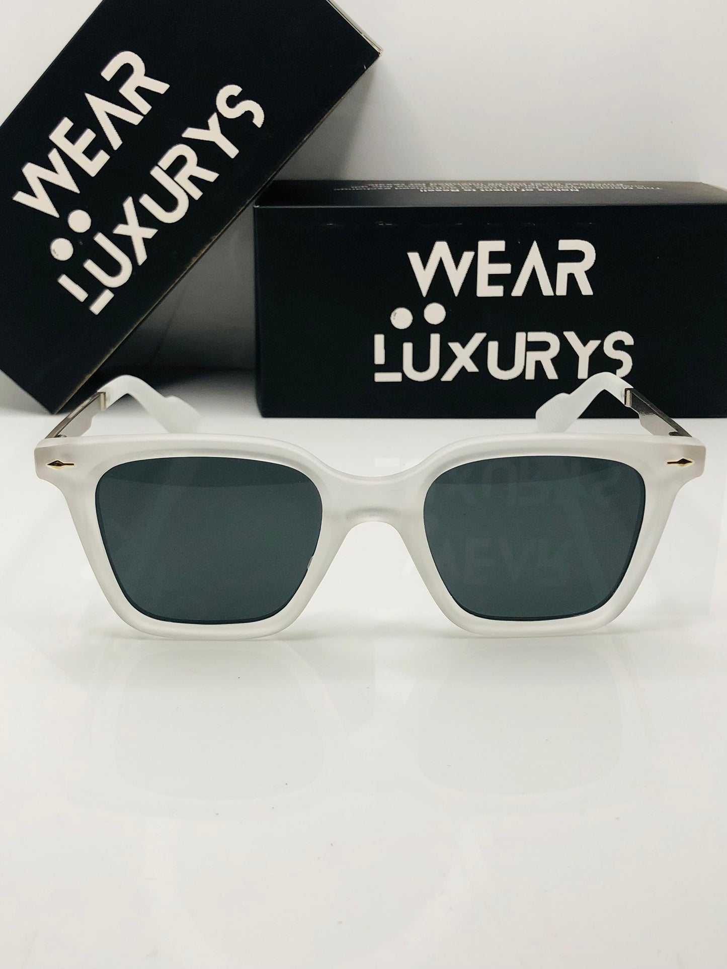 Wearluxurys Palm Royale Shades - Wearluxurys