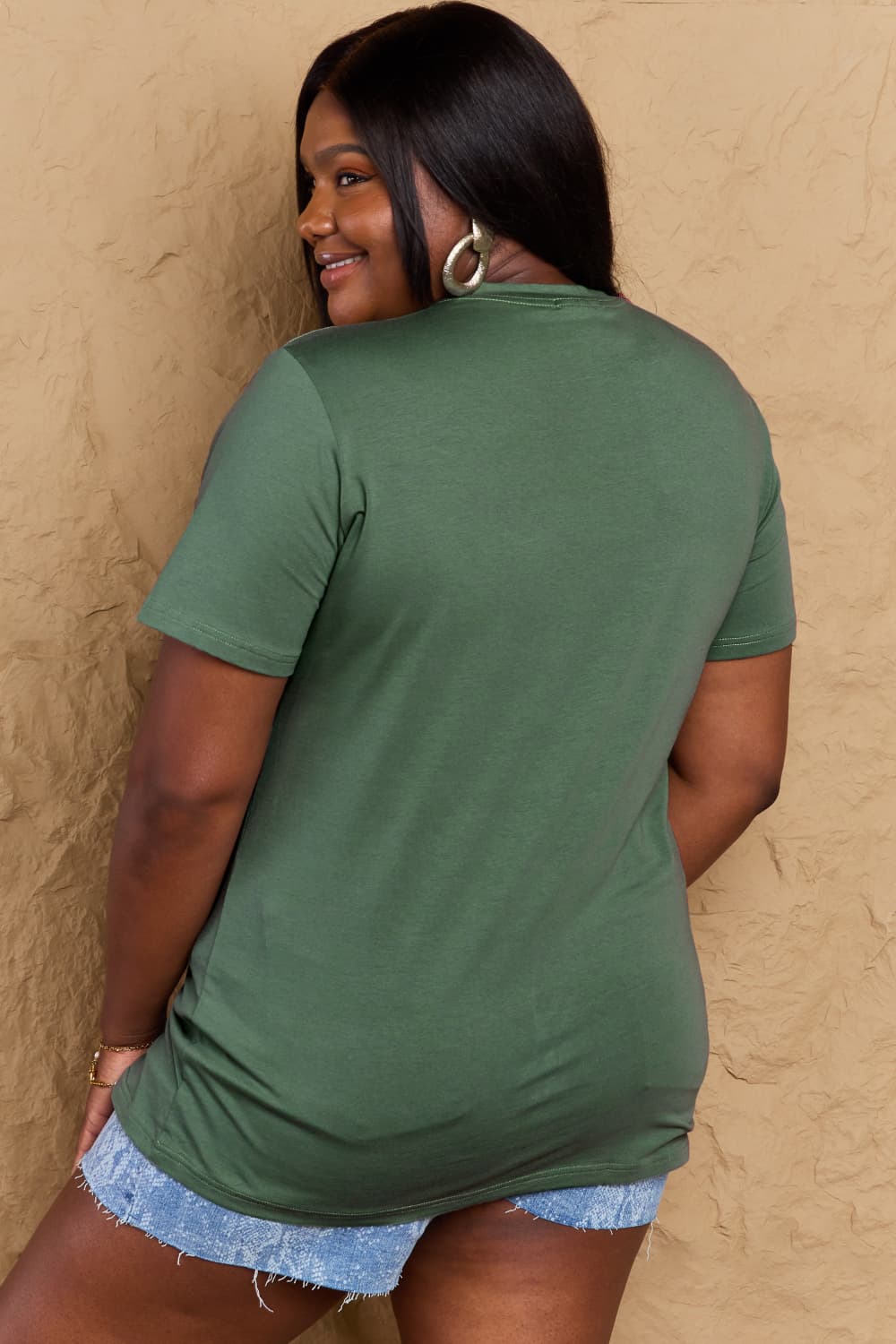 Green cotton graphic tee with crew neck, short sleeves, plain back