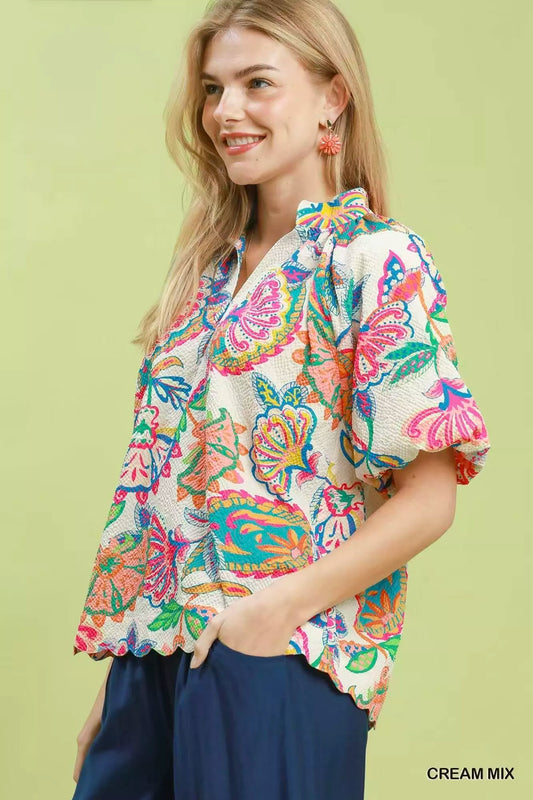 Floral print puff-sleeve blouse with scalloped hem on cream base