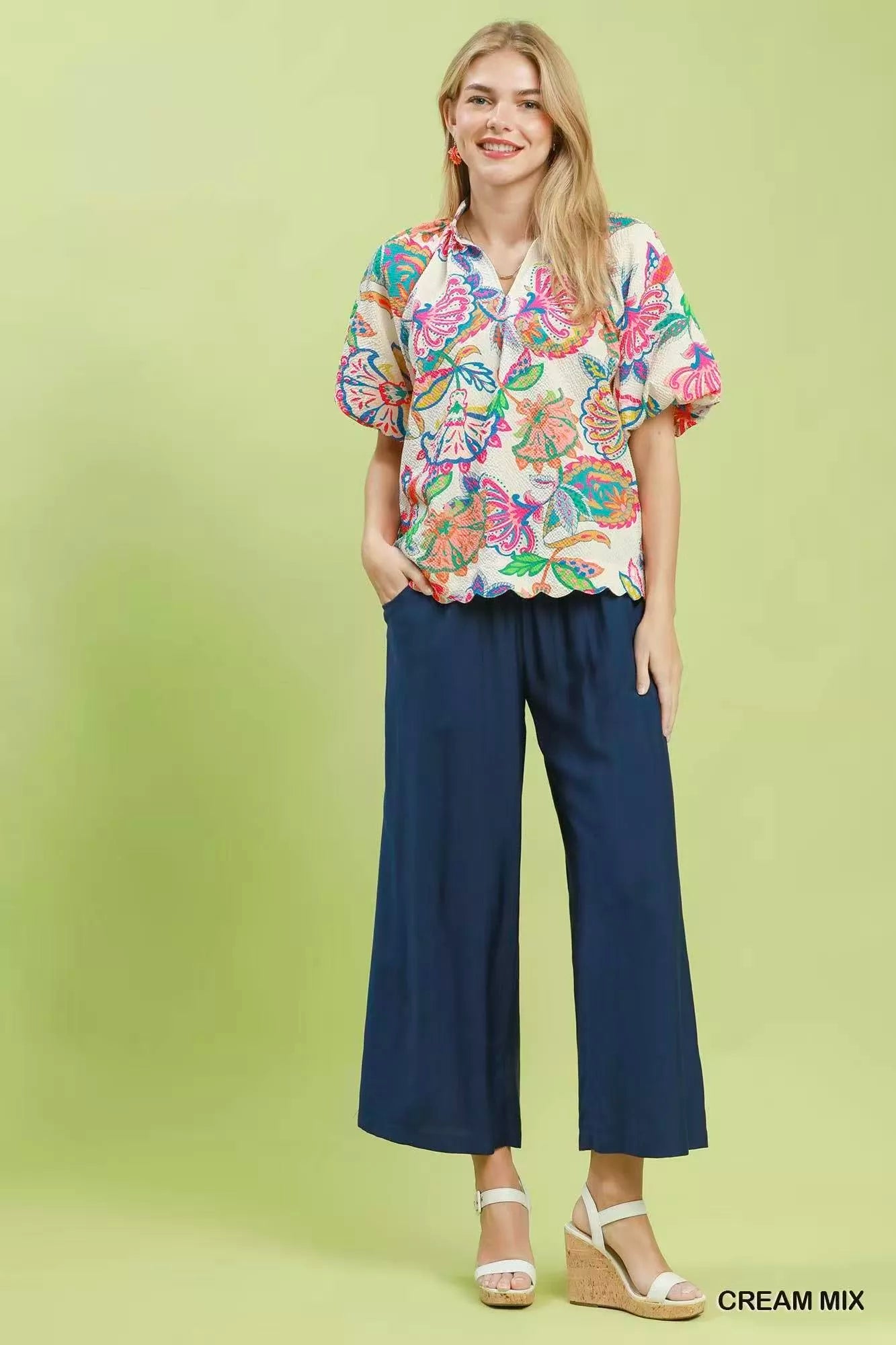 Floral print scallop-hem blouse with puff sleeves on cream base