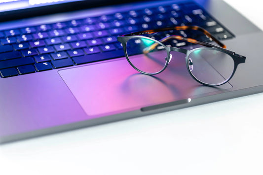 Why Blue Light Glasses Are 2025’s Must-Have Eyewear—Even If You Don’t Wear Prescription Lenses - Wearluxurys