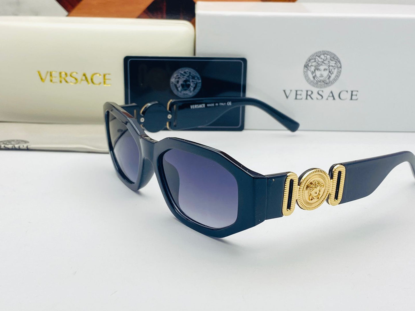Versace fashionholic Sunglasses!