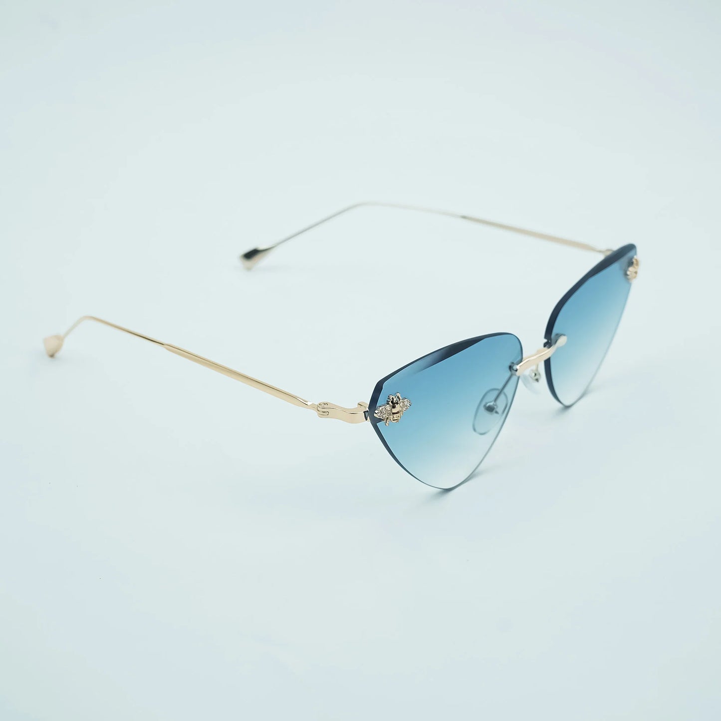 Wearluxurys Halo Frame Sunglasses