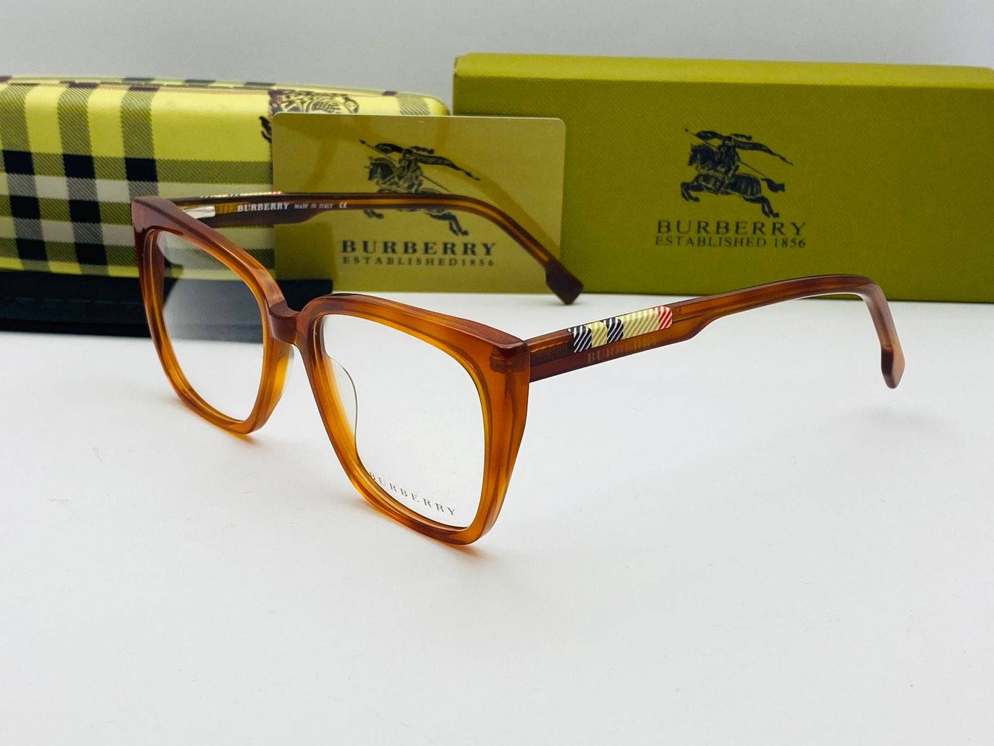 Burberry Victory glasses | Wearluxurys