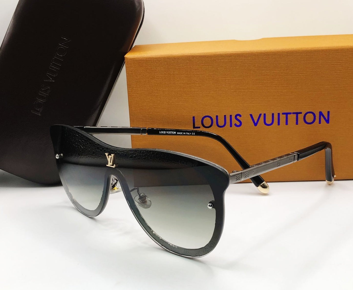 Louis Vuitton Logo Premium Sunglasses !