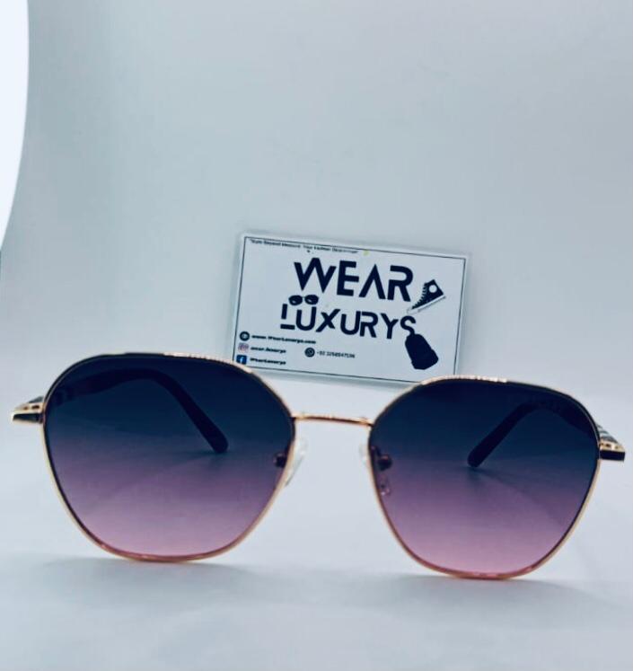 BURBERRY SUNGLASSES WITH SEXY SHADE